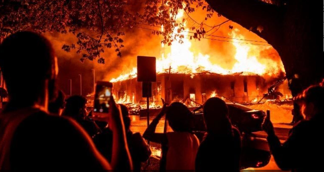 0620 Minneapolis burns