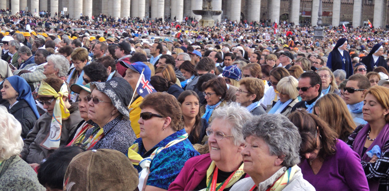 1020 MMcK ann 5 1010 Rome McK can 6a crowd