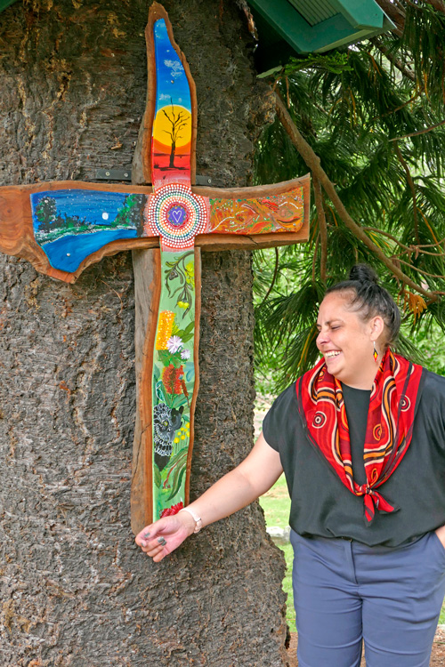 0321 Indig cross blessing 11e