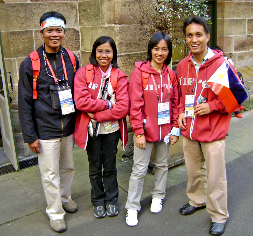 0718 WYD ann 5 0708 WYD SM 31a Filipino grp nr crypt