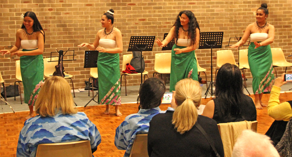 0919 Ukulele grp 4c dance