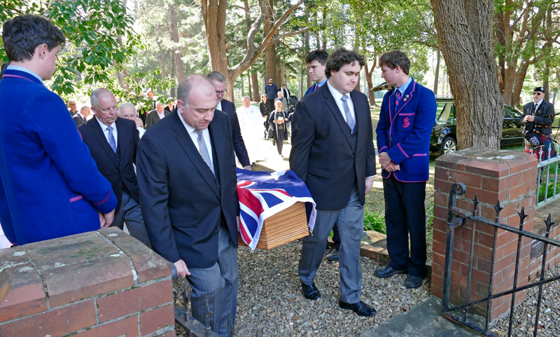 0421 Br Colin funeral 15