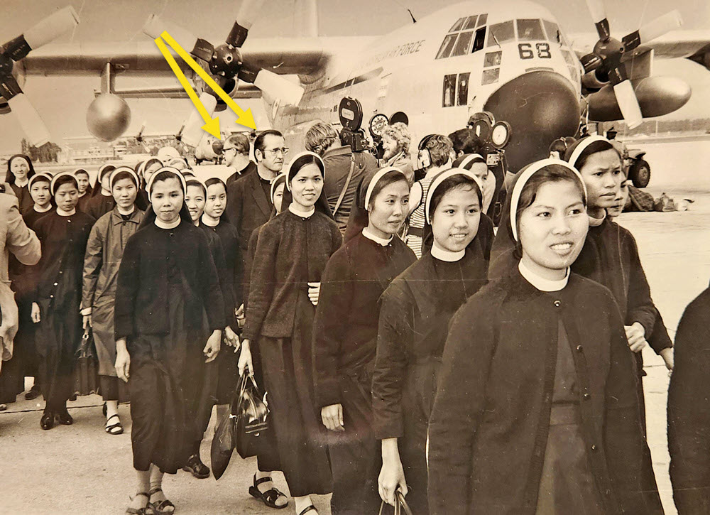 0225 VN Sisters arrival 2e PGahan T King arrows