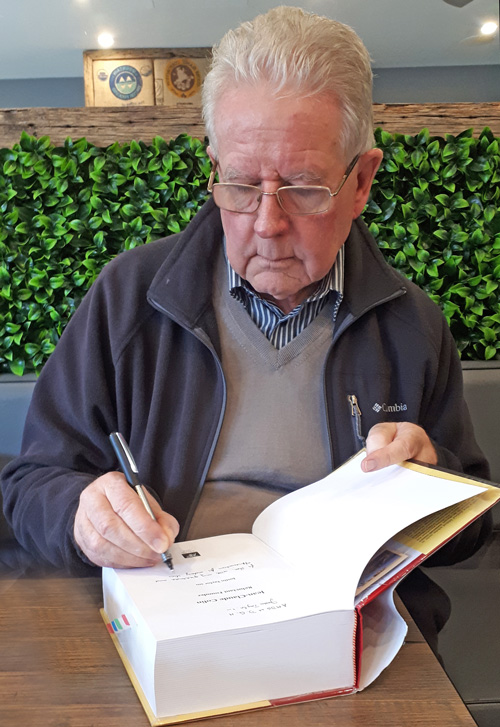 0126 Taylor 0918 JTaylor signing 1