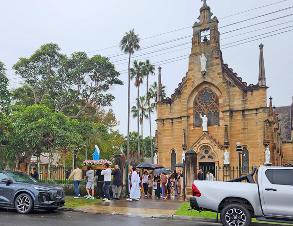 0526 SM Mary procession 5