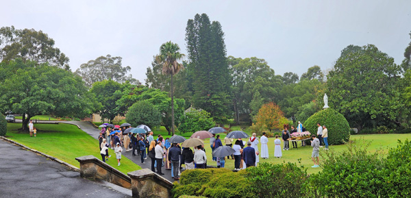 0526 SM Mary procession 8