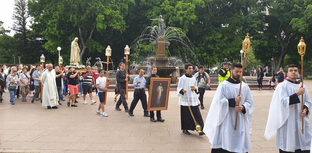 1019 Marian Procession 2