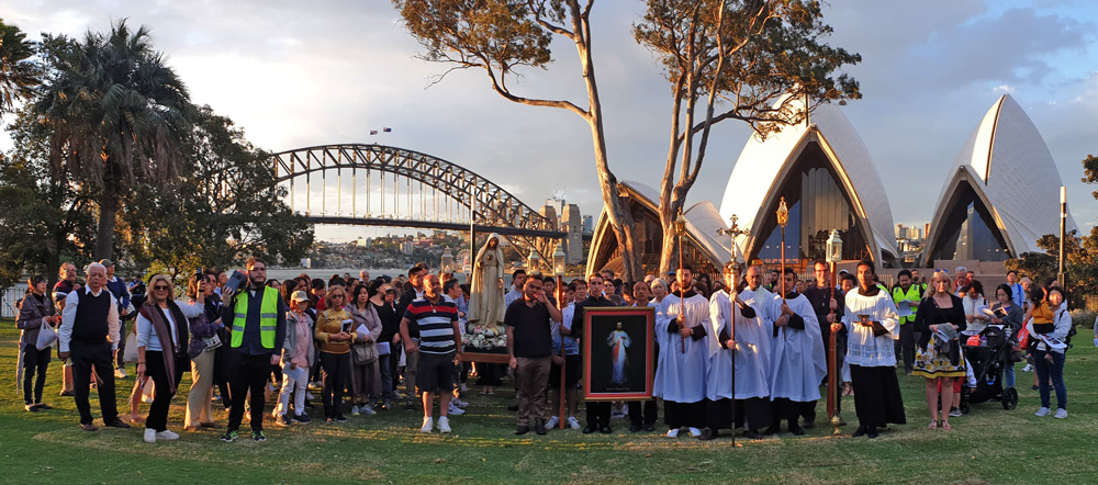 1019 Marian Procession 3